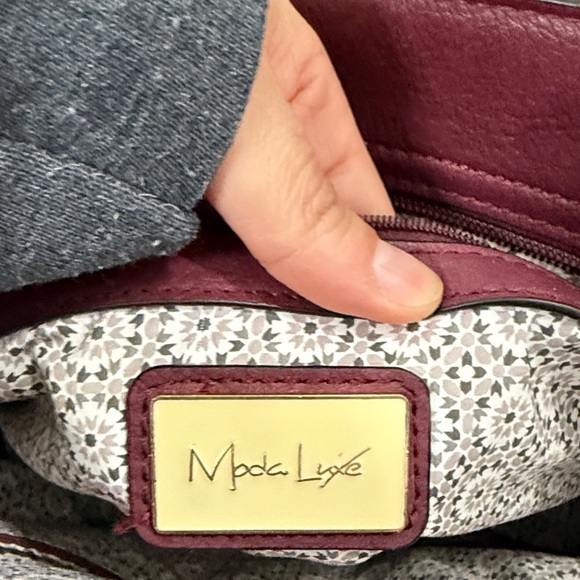 Moda Luxe Elegant Burgundy Women's Handbag - Picture 2 of 3